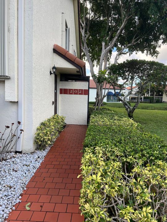 На продажу: $195,000 (3 спален, 2 ванн, 1385 Квадратных фут)