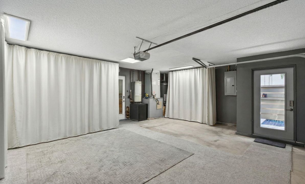 For Sale: $1,300,000 (3 beds, 2 baths, 1810 Square Feet)