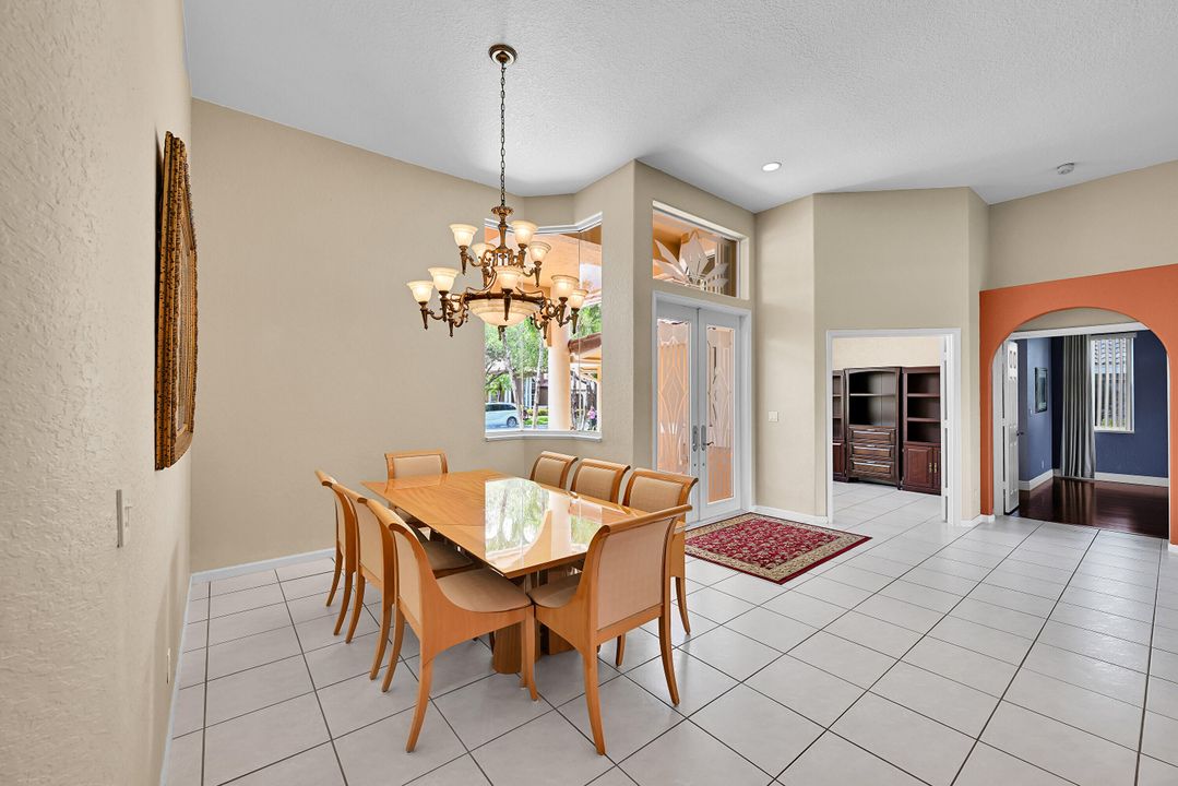 待售: $885,000 (5 贝兹, 3 浴室, 2772 平方英尺)