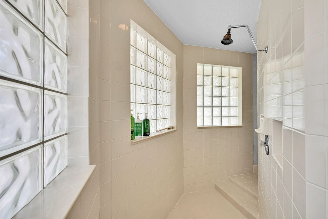 待售: $885,000 (5 贝兹, 3 浴室, 2772 平方英尺)