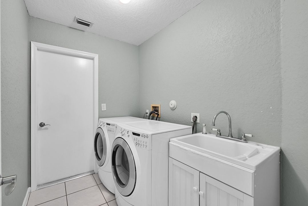 待售: $885,000 (5 贝兹, 3 浴室, 2772 平方英尺)