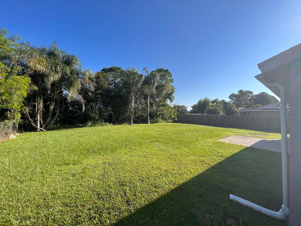 For Rent: $2,200 (2 beds, 2 baths, 1035 Square Feet)