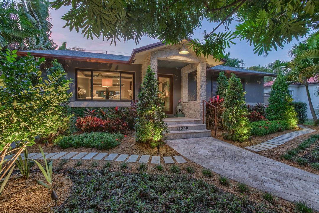 For Sale: $1,300,000 (3 beds, 2 baths, 1810 Square Feet)