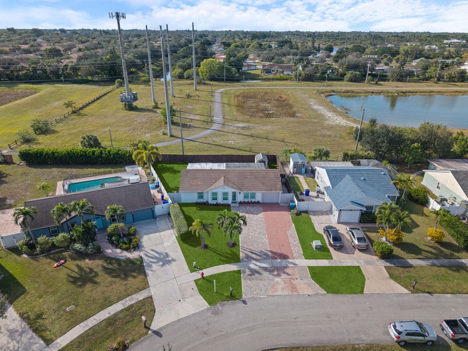 En Venta: $519,900 (4 camas, 3 baños, 1768 Pies cuadrados)