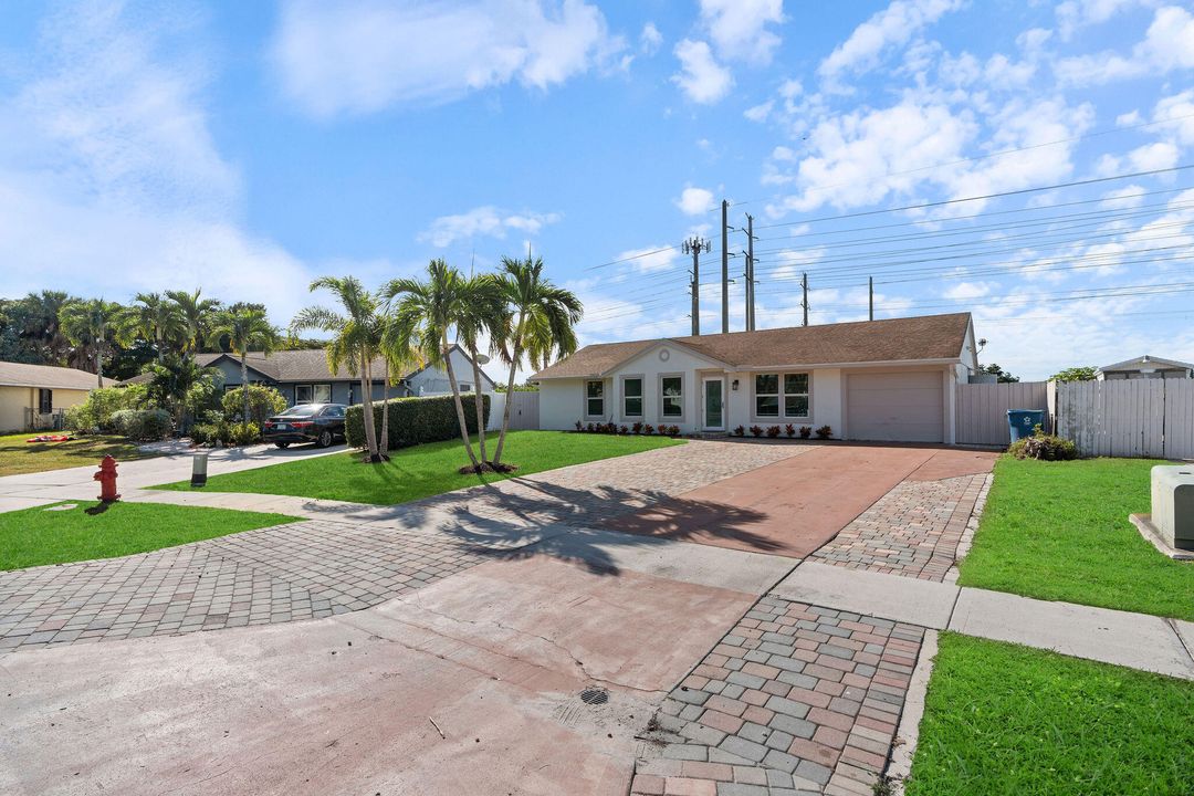 En Venta: $519,900 (4 camas, 3 baños, 1768 Pies cuadrados)