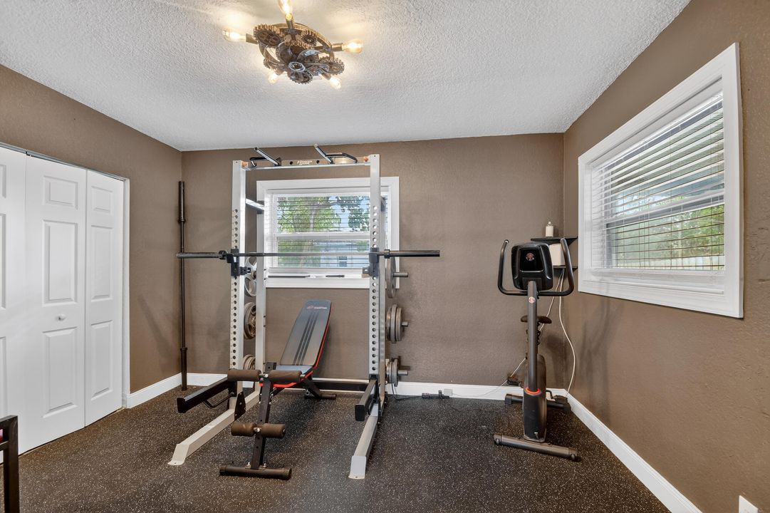 Active With Contract: $358,888 (3 beds, 1 baths, 1266 Square Feet)