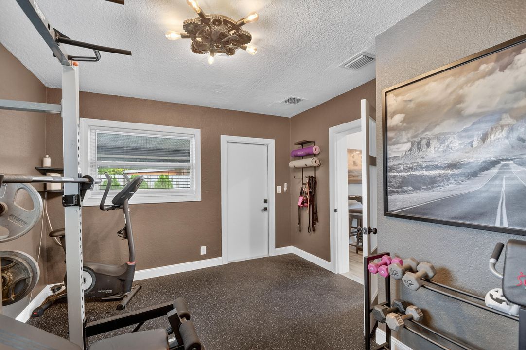 Active With Contract: $358,888 (3 beds, 1 baths, 1266 Square Feet)