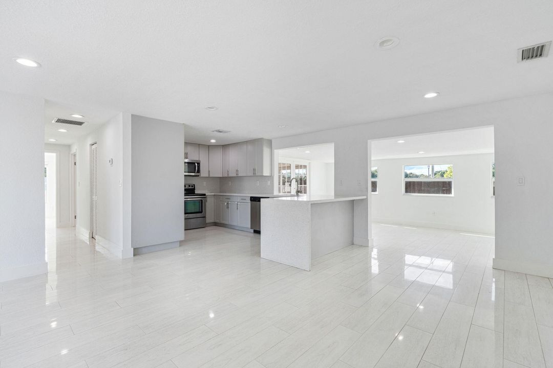 En Venta: $519,900 (4 camas, 3 baños, 1768 Pies cuadrados)