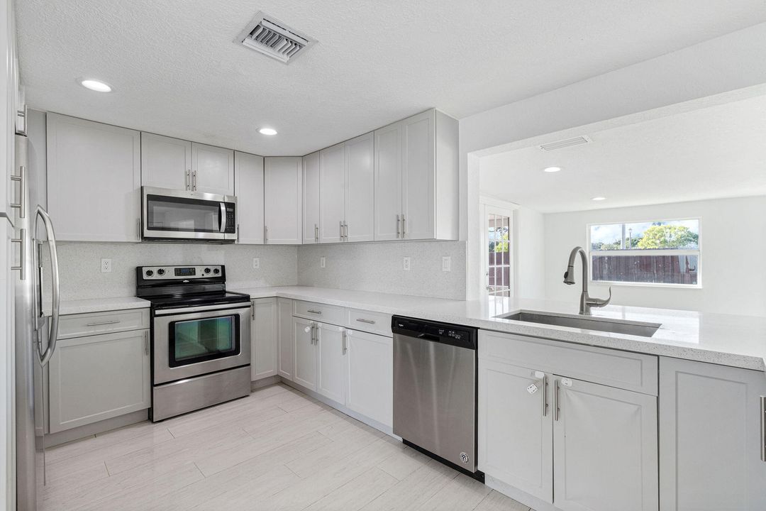 En Venta: $519,900 (4 camas, 3 baños, 1768 Pies cuadrados)