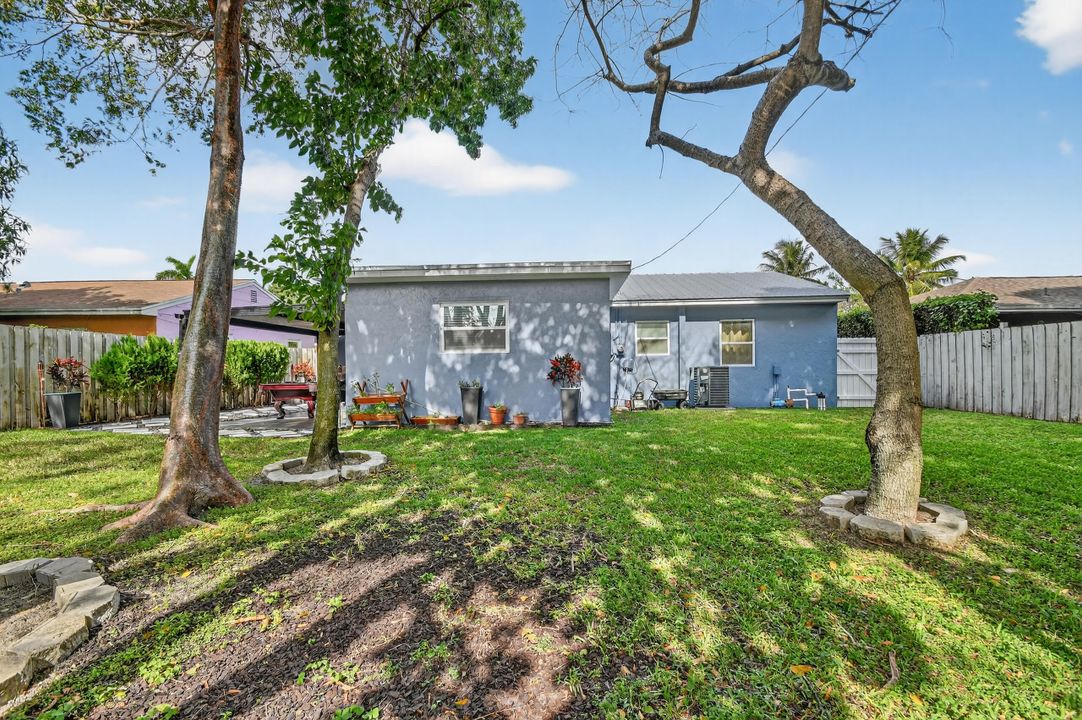 Active With Contract: $358,888 (3 beds, 1 baths, 1266 Square Feet)