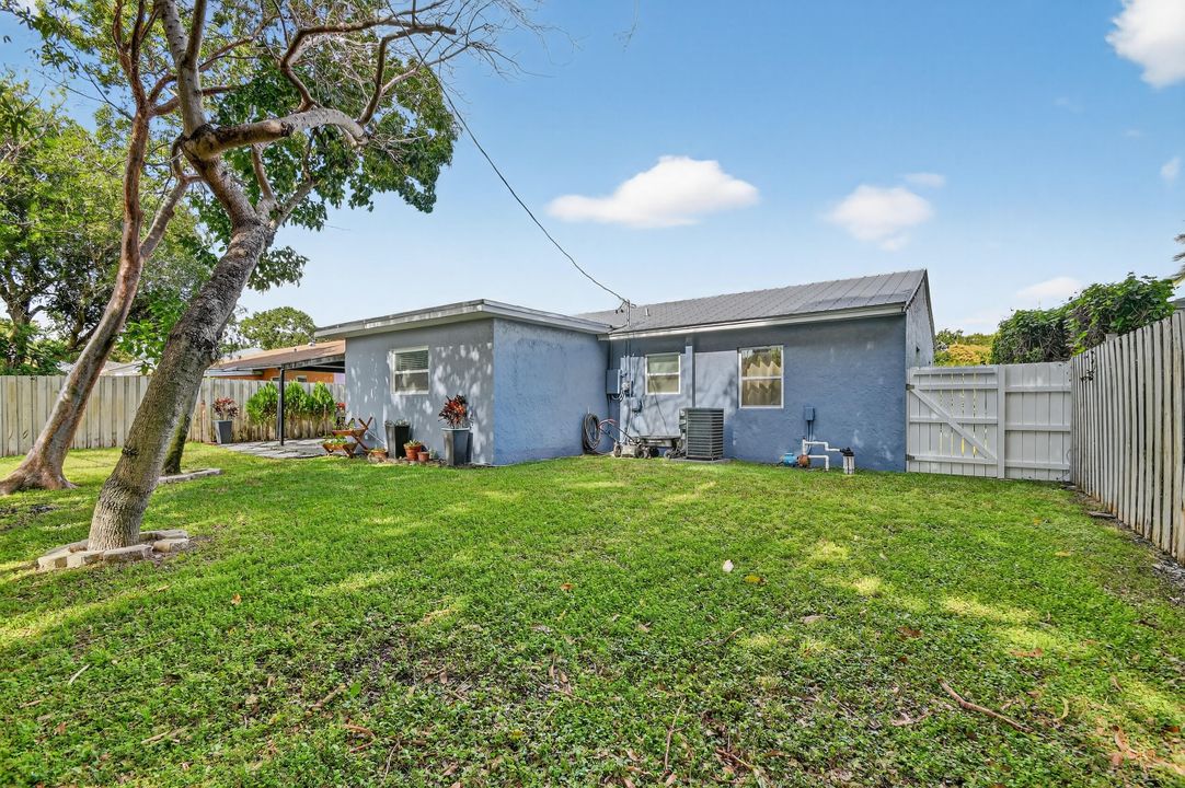 Active With Contract: $358,888 (3 beds, 1 baths, 1266 Square Feet)