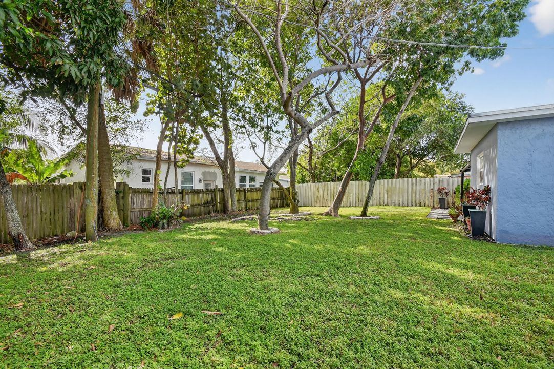 Active With Contract: $358,888 (3 beds, 1 baths, 1266 Square Feet)