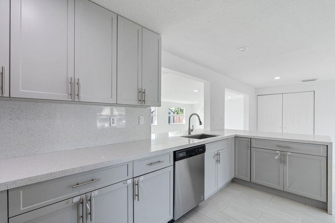 En Venta: $519,900 (4 camas, 3 baños, 1768 Pies cuadrados)