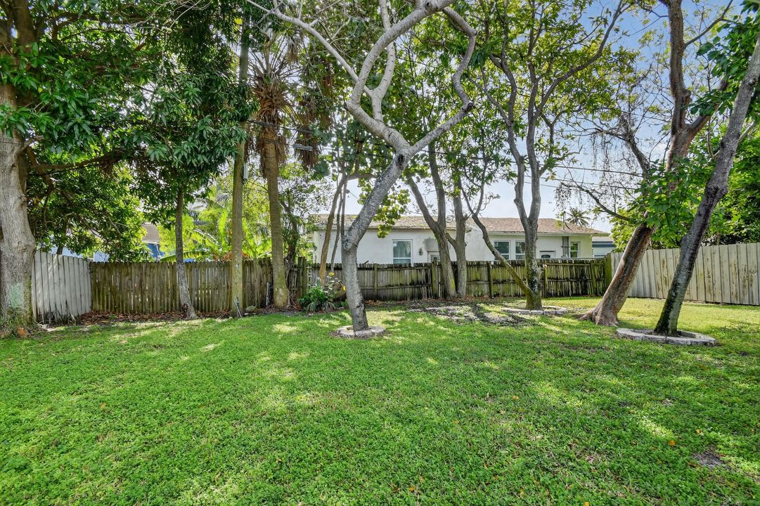 Active With Contract: $358,888 (3 beds, 1 baths, 1266 Square Feet)