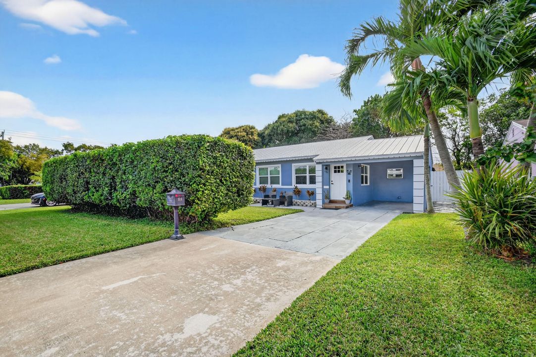 Active With Contract: $358,888 (3 beds, 1 baths, 1266 Square Feet)