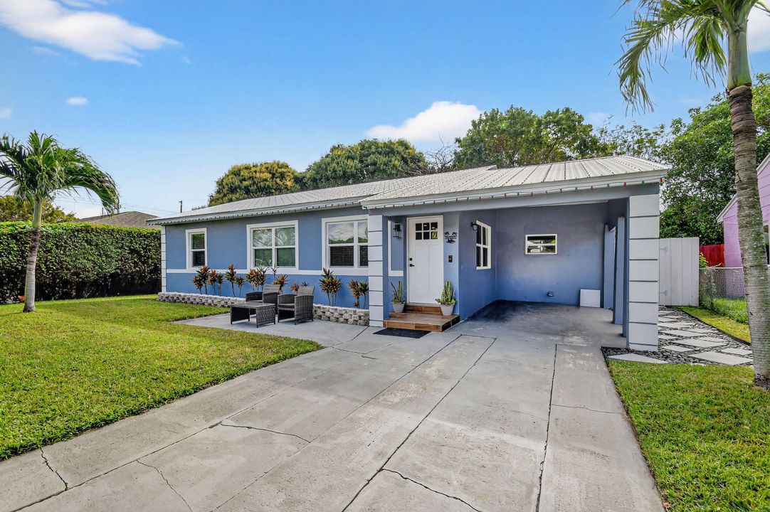 Active With Contract: $358,888 (3 beds, 1 baths, 1266 Square Feet)