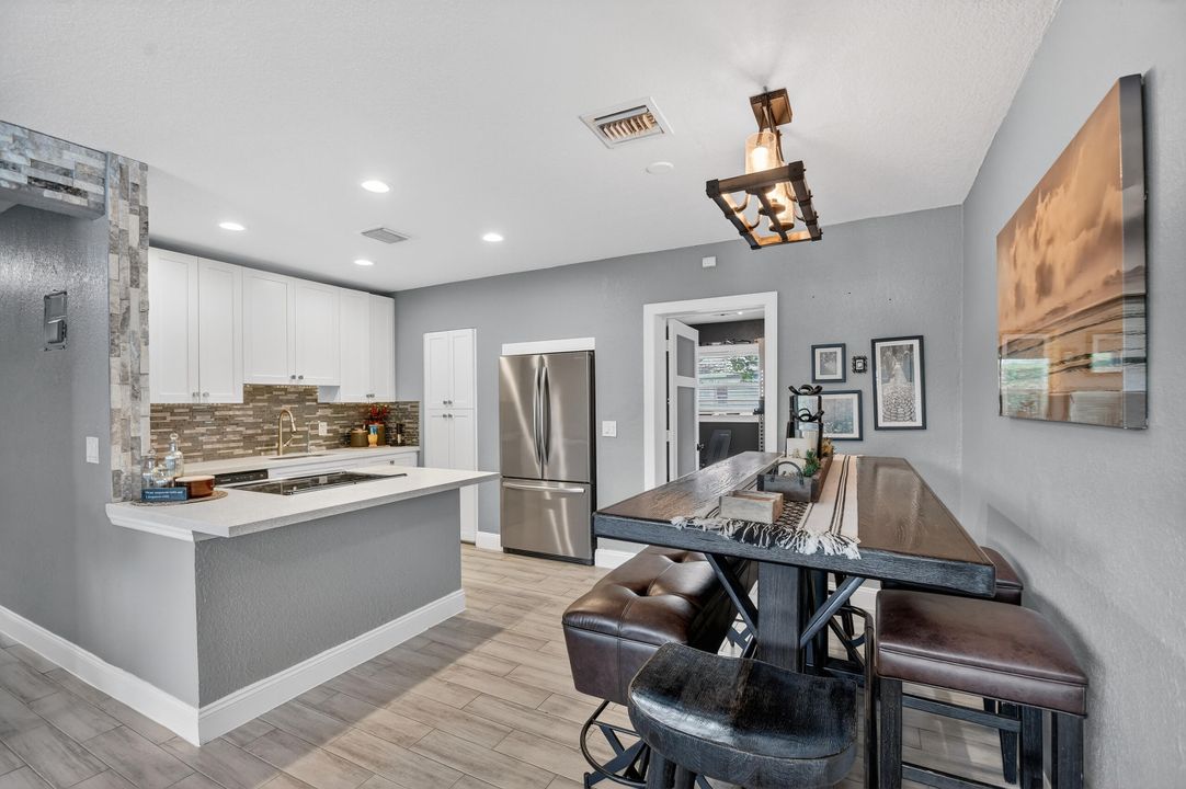 Active With Contract: $358,888 (3 beds, 1 baths, 1266 Square Feet)