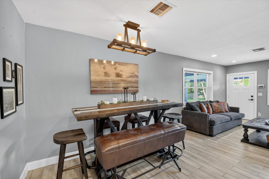 Active With Contract: $358,888 (3 beds, 1 baths, 1266 Square Feet)