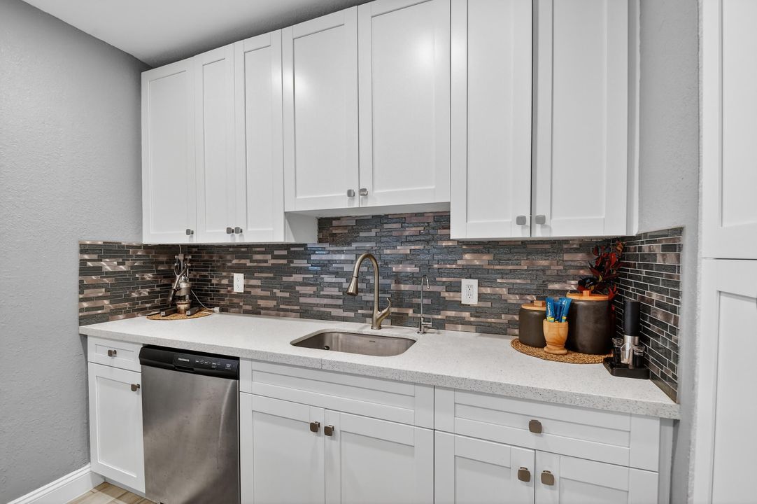 Active With Contract: $358,888 (3 beds, 1 baths, 1266 Square Feet)