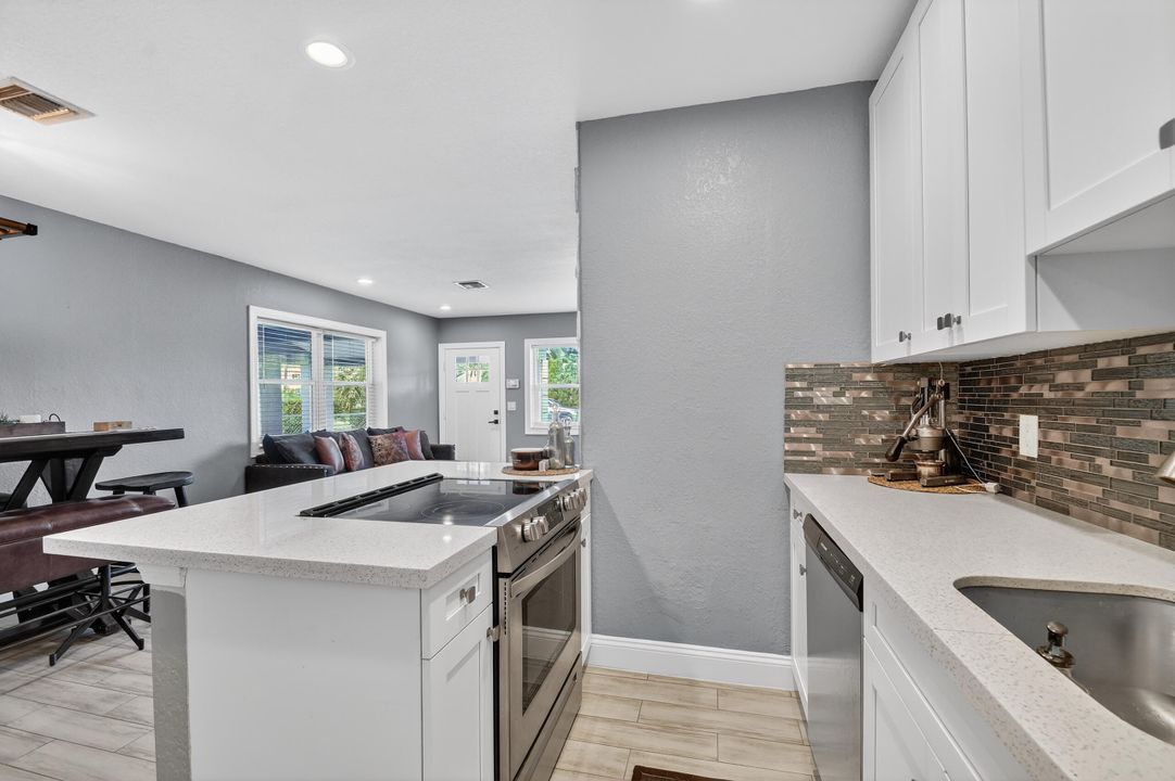 Active With Contract: $358,888 (3 beds, 1 baths, 1266 Square Feet)