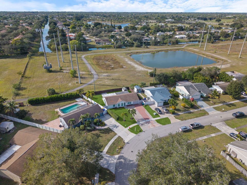 En Venta: $519,900 (4 camas, 3 baños, 1768 Pies cuadrados)