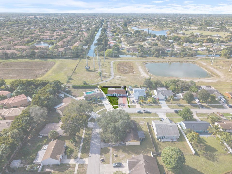 En Venta: $519,900 (4 camas, 3 baños, 1768 Pies cuadrados)