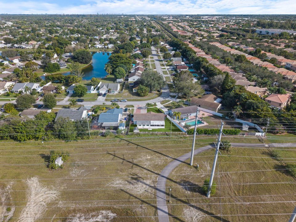 En Venta: $519,900 (4 camas, 3 baños, 1768 Pies cuadrados)