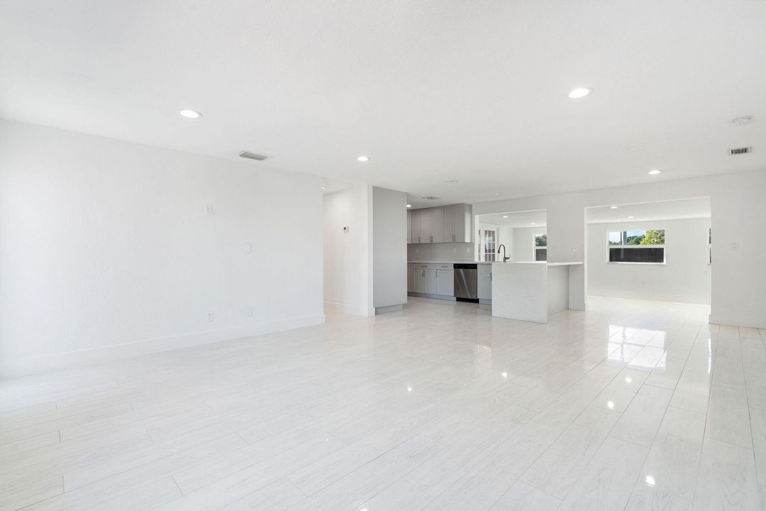 En Venta: $519,900 (4 camas, 3 baños, 1768 Pies cuadrados)