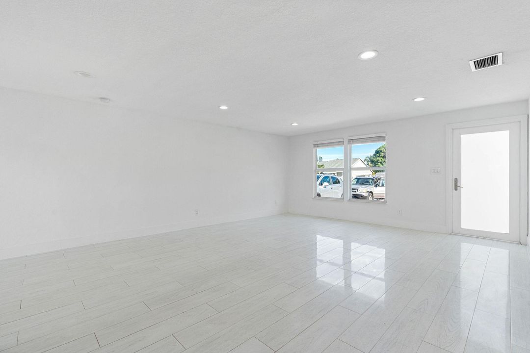 En Venta: $519,900 (4 camas, 3 baños, 1768 Pies cuadrados)