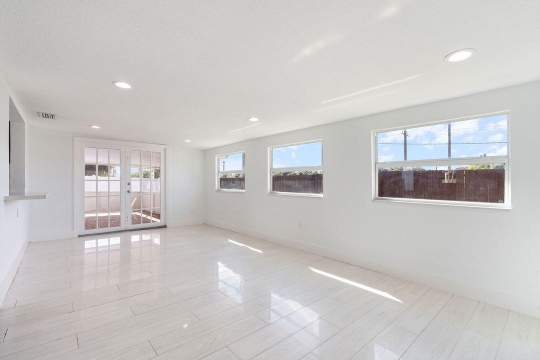 En Venta: $519,900 (4 camas, 3 baños, 1768 Pies cuadrados)