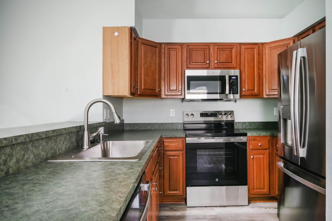 На продажу: $285,000 (2 спален, 2 ванн, 1108 Квадратных фут)