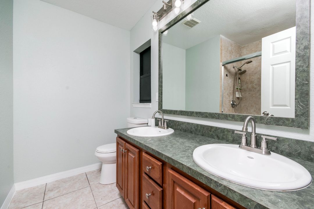 На продажу: $285,000 (2 спален, 2 ванн, 1108 Квадратных фут)