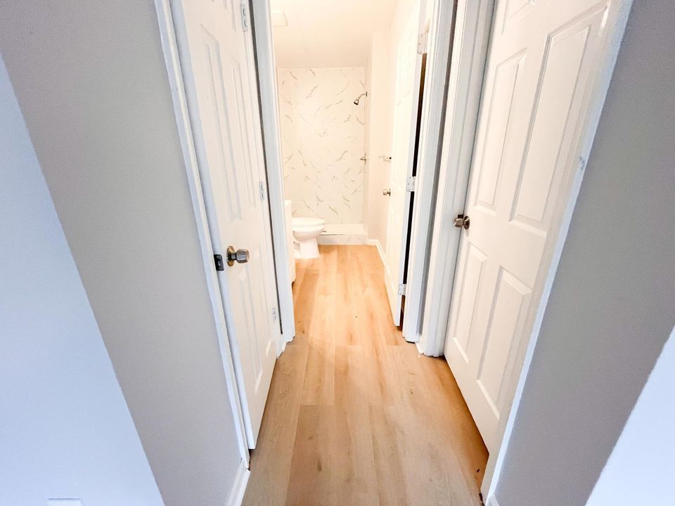 Active With Contract: $2,450 (3 beds, 2 baths, 1000 Square Feet)