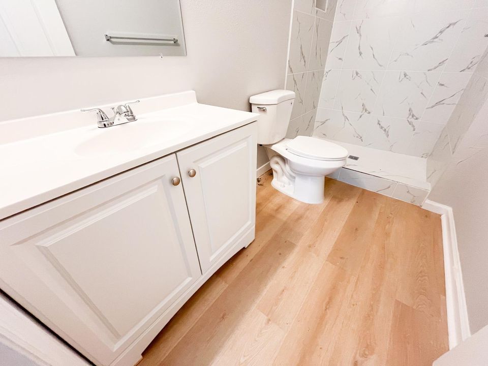 Active With Contract: $2,450 (3 beds, 2 baths, 1000 Square Feet)