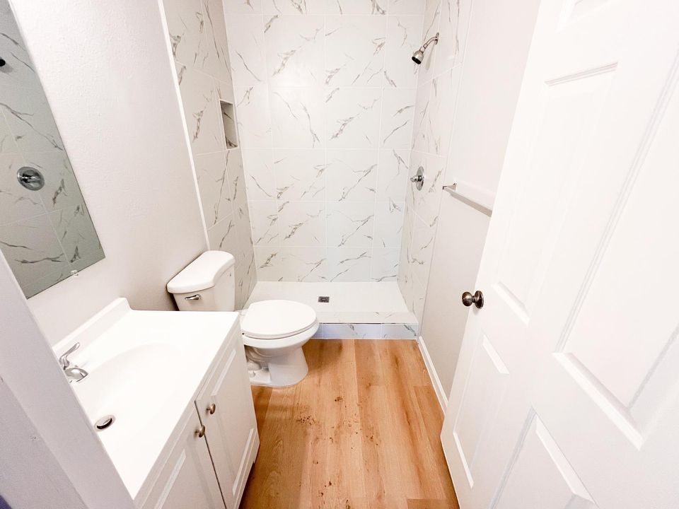 Active With Contract: $2,450 (3 beds, 2 baths, 1000 Square Feet)