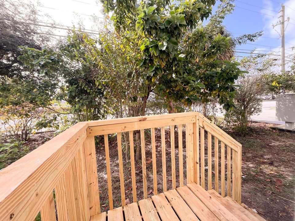 Active With Contract: $2,450 (3 beds, 2 baths, 1000 Square Feet)