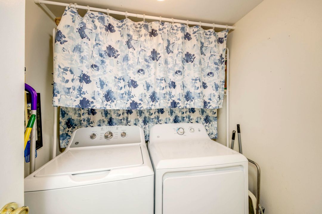 For Sale: $275,000 (2 beds, 2 baths, 1245 Square Feet)