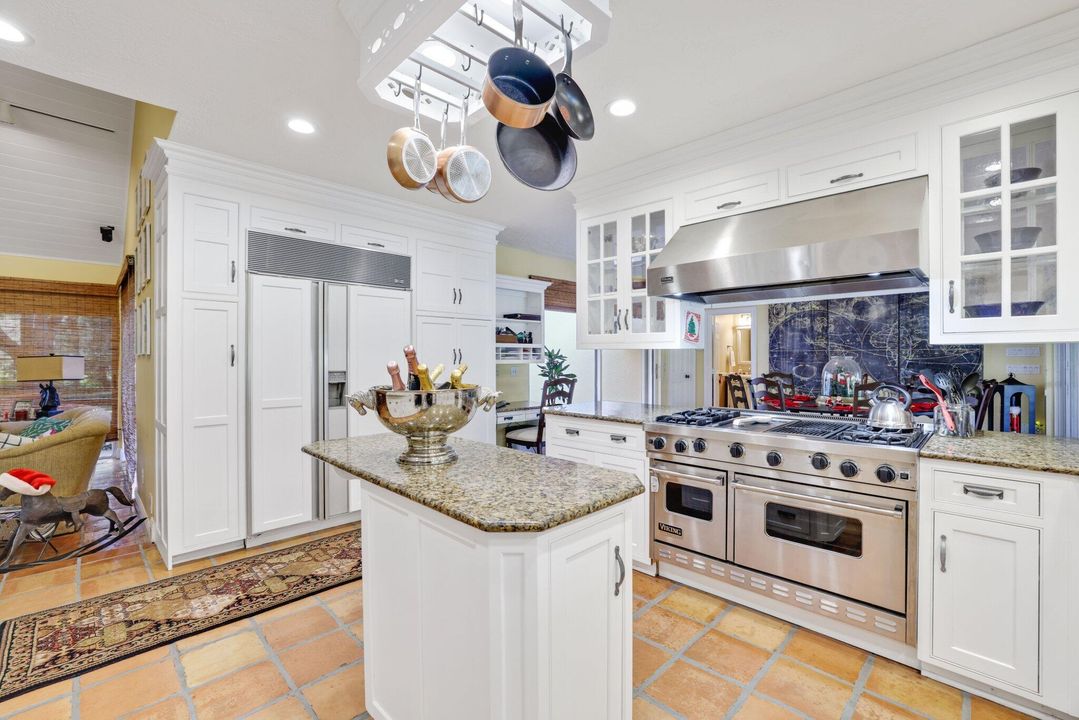 На продажу: $16,000,000 (8 спален, 6 ванн, 2568 Квадратных фут)