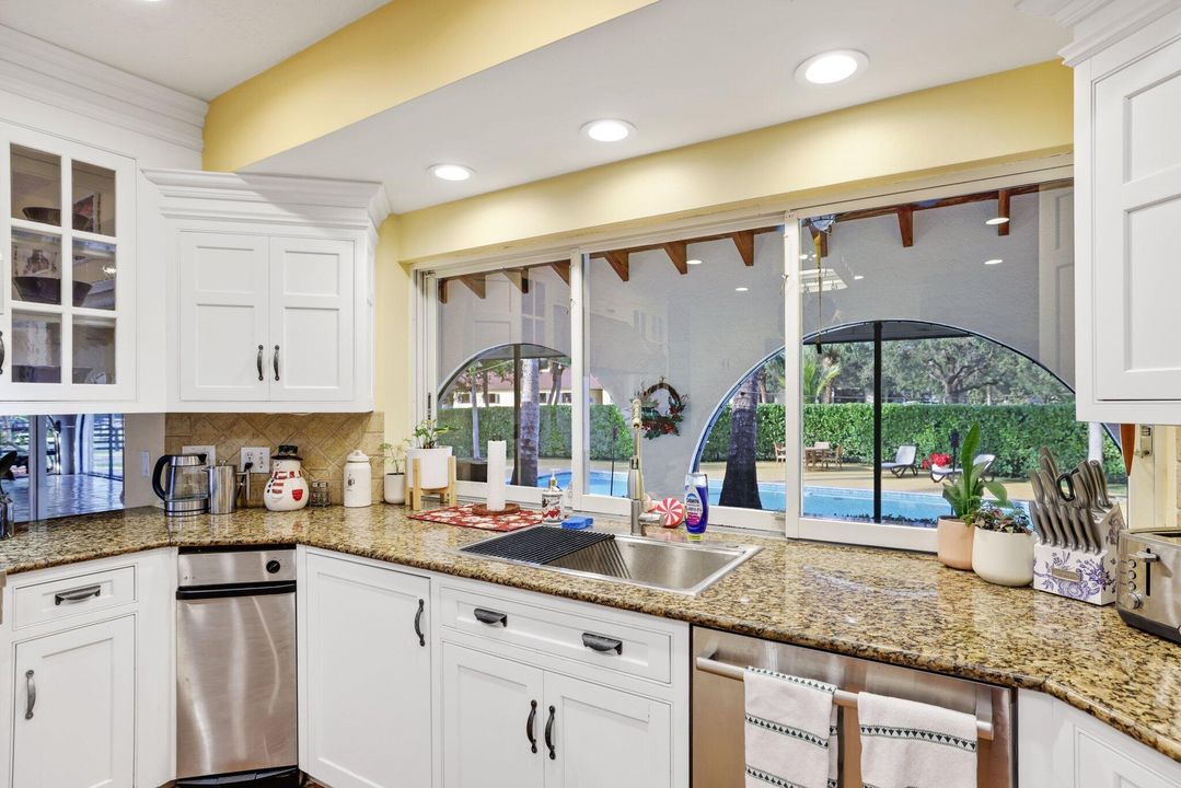 На продажу: $16,000,000 (8 спален, 6 ванн, 2568 Квадратных фут)