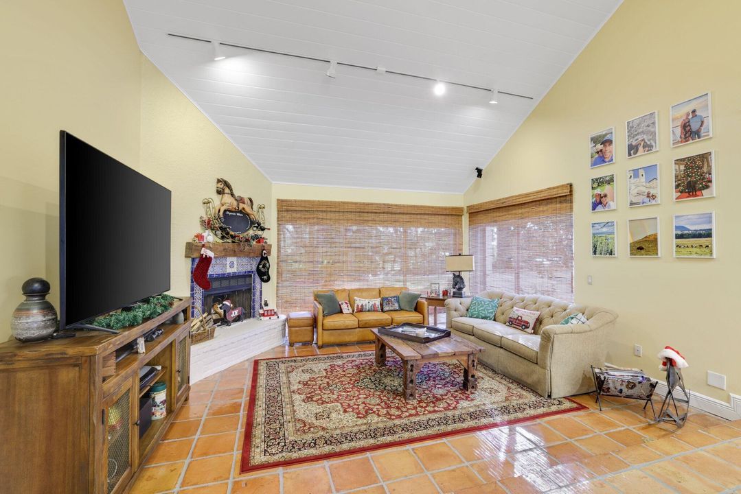 На продажу: $16,000,000 (8 спален, 6 ванн, 2568 Квадратных фут)