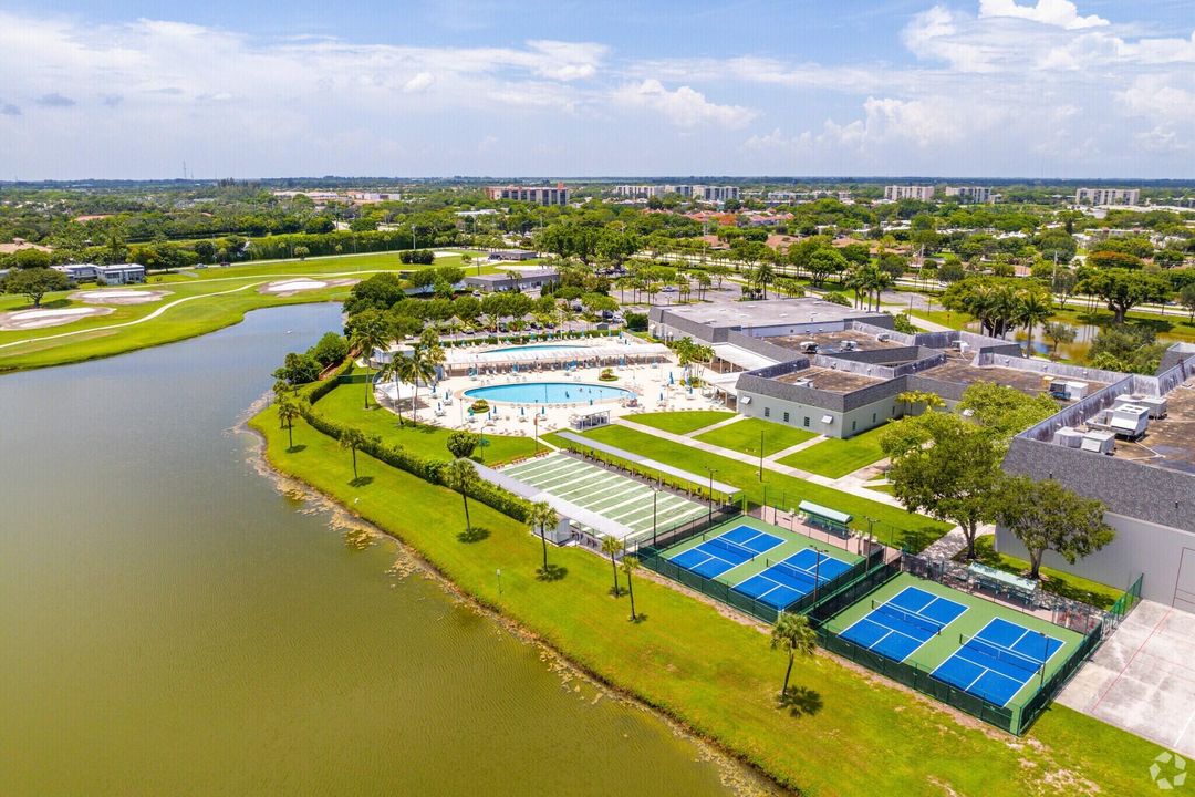 En Venta: $115,000 (2 camas, 2 baños, 907 Pies cuadrados)