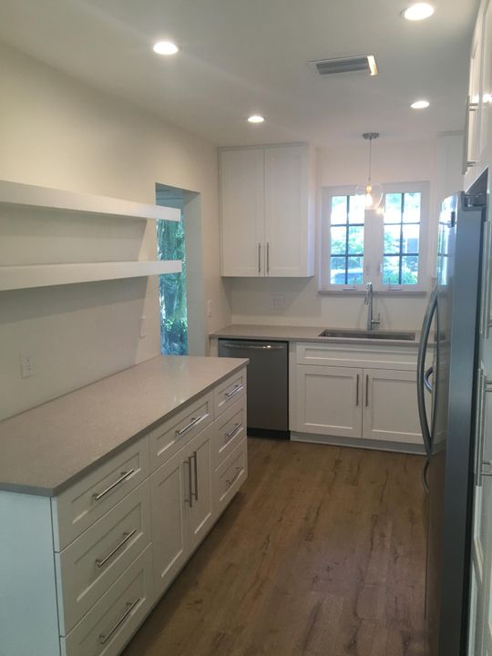 出租: $4,500 (2 贝兹, 1 浴室, 1233 平方英尺)