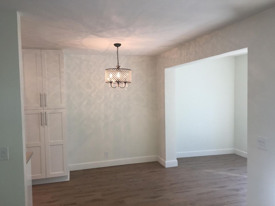 出租: $4,500 (2 贝兹, 1 浴室, 1233 平方英尺)