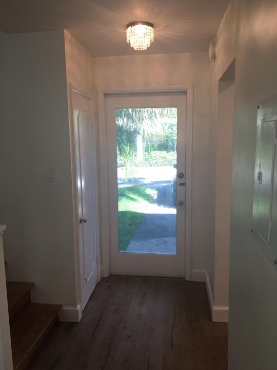 出租: $4,500 (2 贝兹, 1 浴室, 1233 平方英尺)