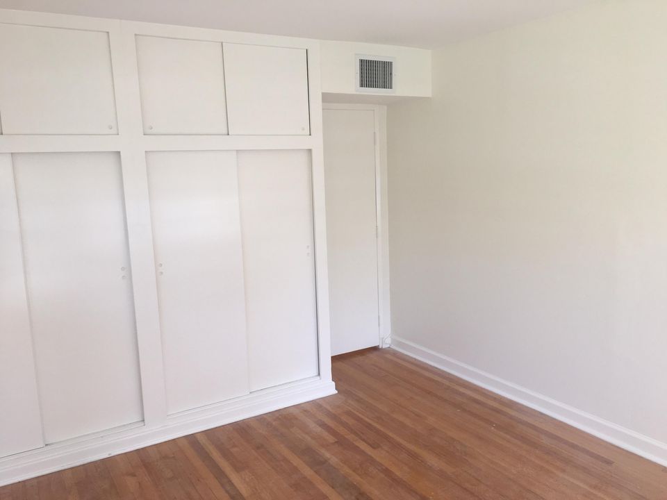 出租: $4,500 (2 贝兹, 1 浴室, 1233 平方英尺)