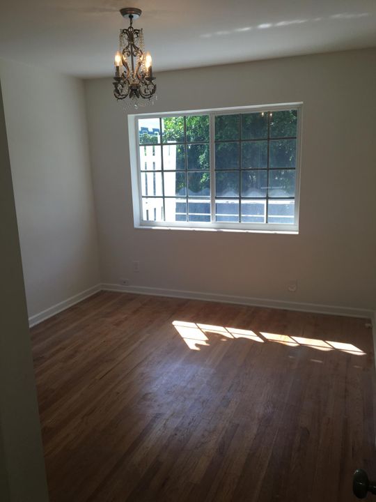 出租: $4,500 (2 贝兹, 1 浴室, 1233 平方英尺)