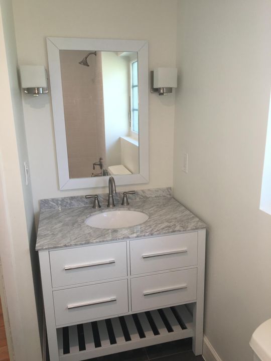 出租: $4,500 (2 贝兹, 1 浴室, 1233 平方英尺)