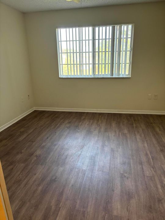 待售: $204,900 (2 贝兹, 2 浴室, 1026 平方英尺)