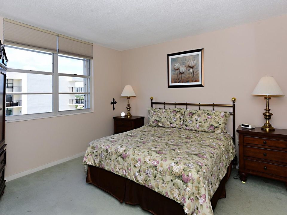 For Rent: $2,500 (1 beds, 1 baths, 1008 Square Feet)