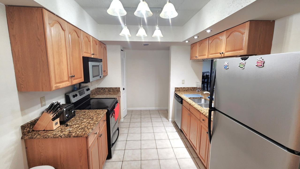 出租: $4,750 (2 贝兹, 2 浴室, 1175 平方英尺)